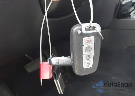 2012 Hyundai Genesis 3.8 z USA, uszkodzony, nr VIN KMHGC4DD9CU187421